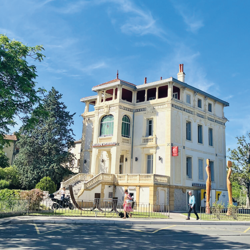 Evénement au sein de la prestigieuse agence Caisse dEpargne CEPAC de L’Isle-sur-la-Sorgue